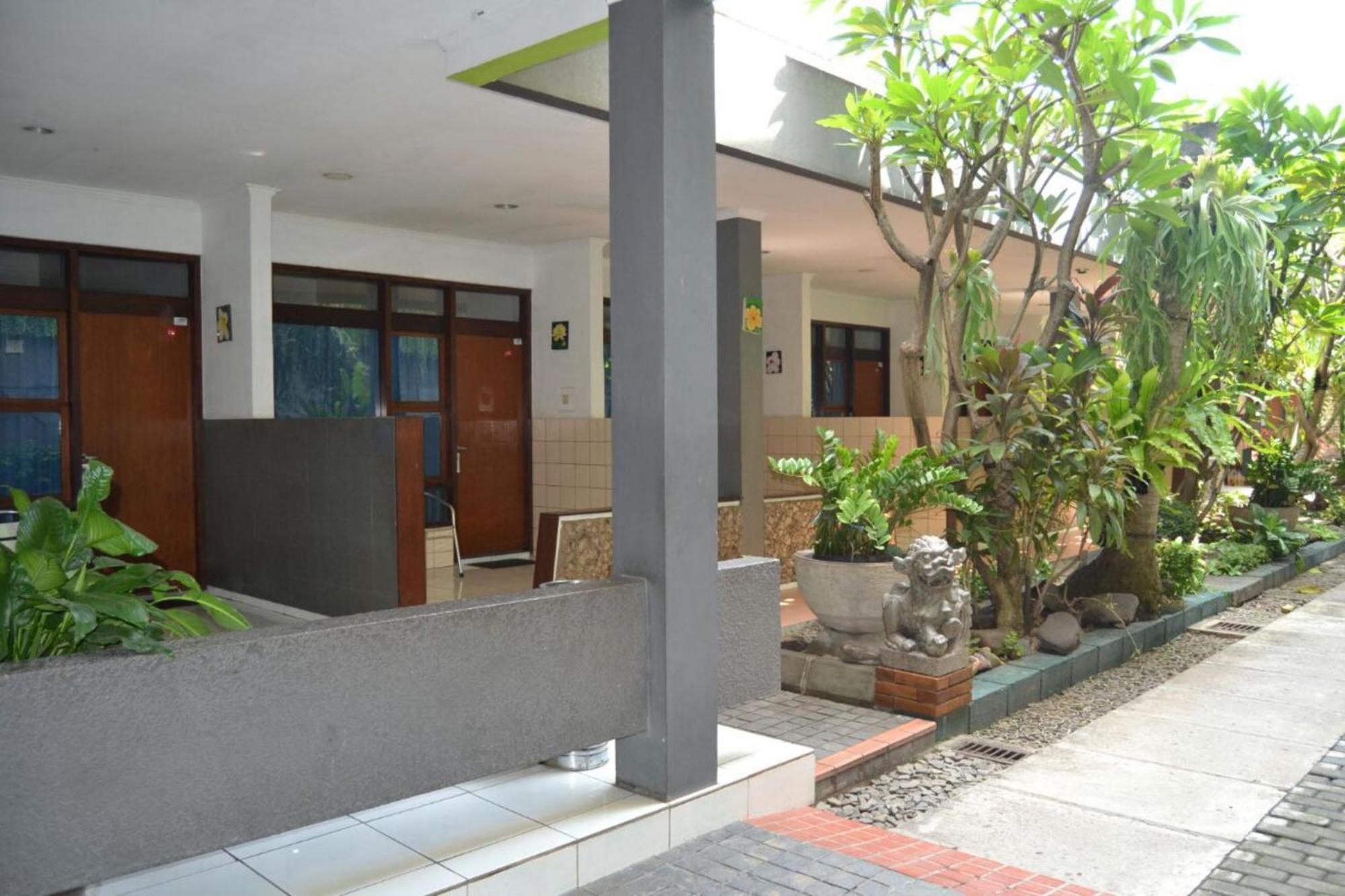 Hotel Aneka Baru Sleman  Exterior photo