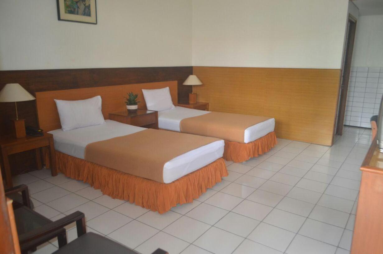 Hotel Aneka Baru Sleman  Exterior photo